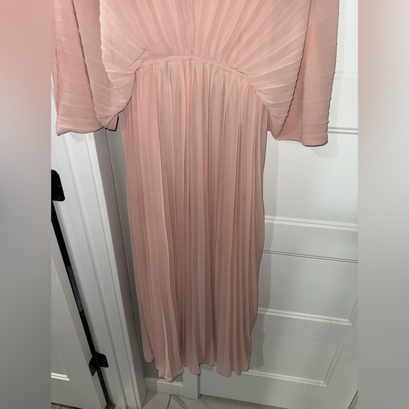 Light Pink Pleated V Neck Maternity Maxi Dress - Picture 4 of 5